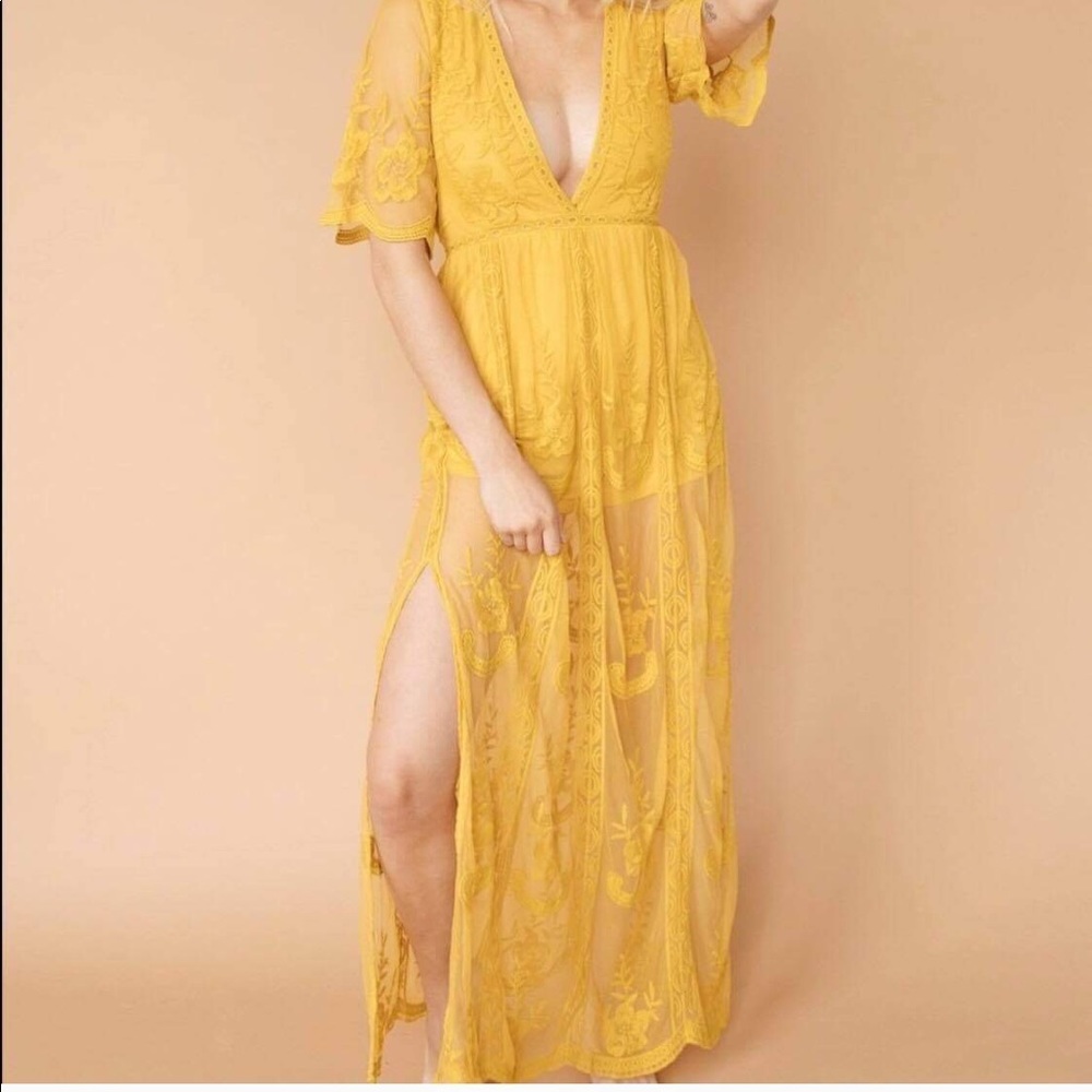 Leona Lace Maxi Dress